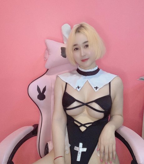 Baiwai star nudes archive