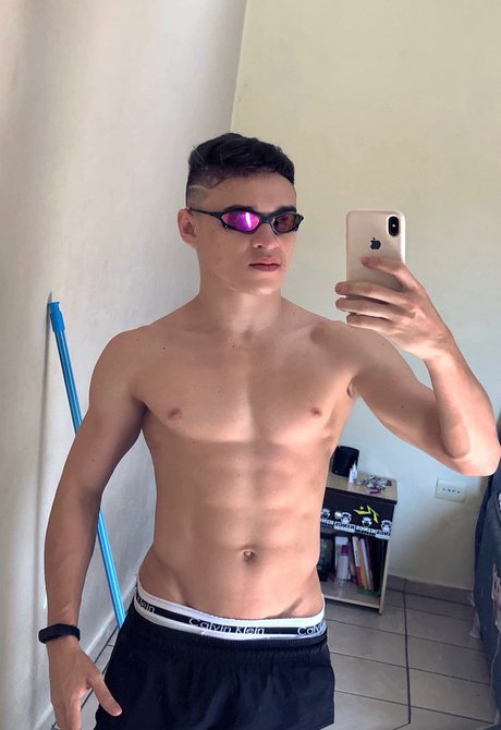 _THEUSLUCCAS model erotic photo