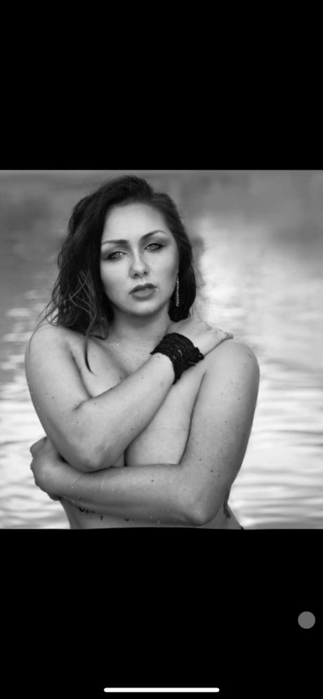 Massie Kist model erotic pic