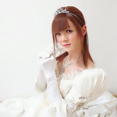 _Satin Fetish_ beautiful model pics