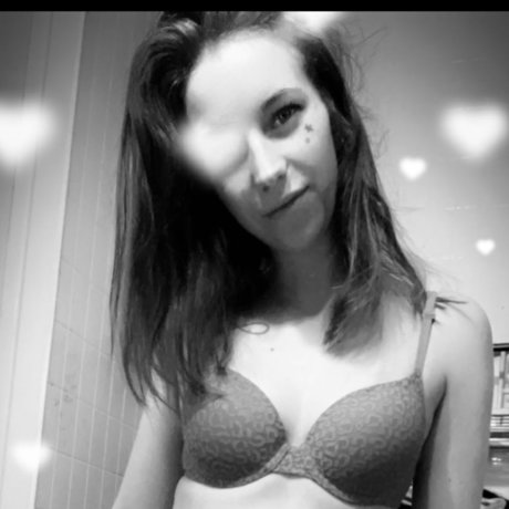 Courtney Condren nice model pictures