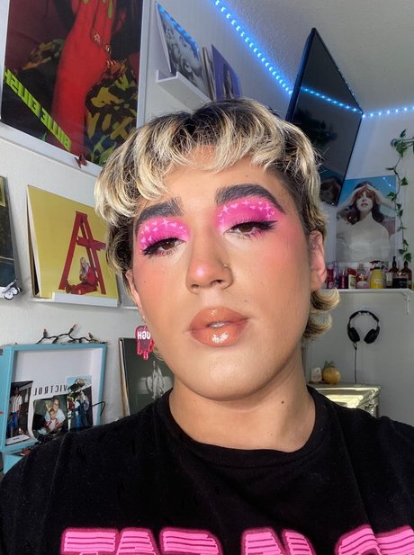 Bottom Energy art model photos