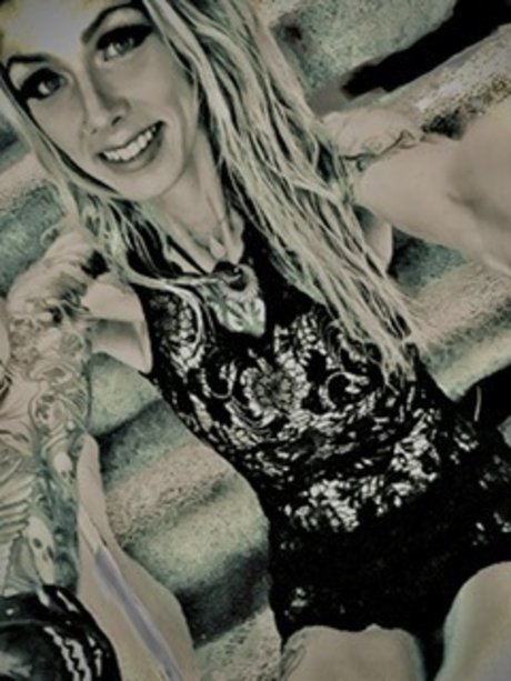 Metal Momma star art picture