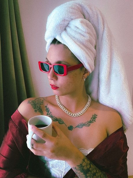 _The Argentinean Hairy Queen_ pornographic model galleries