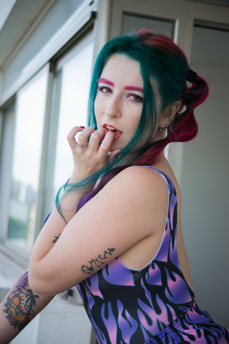 Triplexotic model nudes image