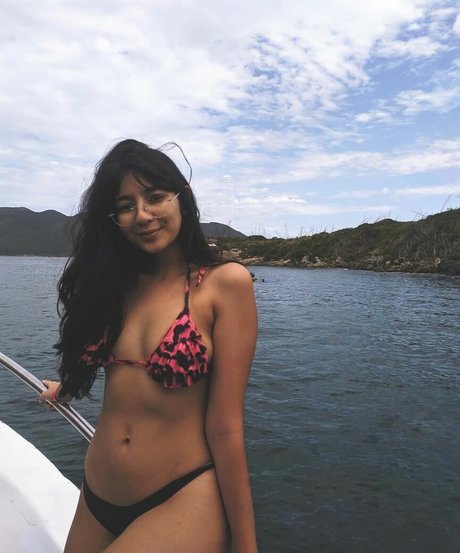 Tayhuhu nude model img