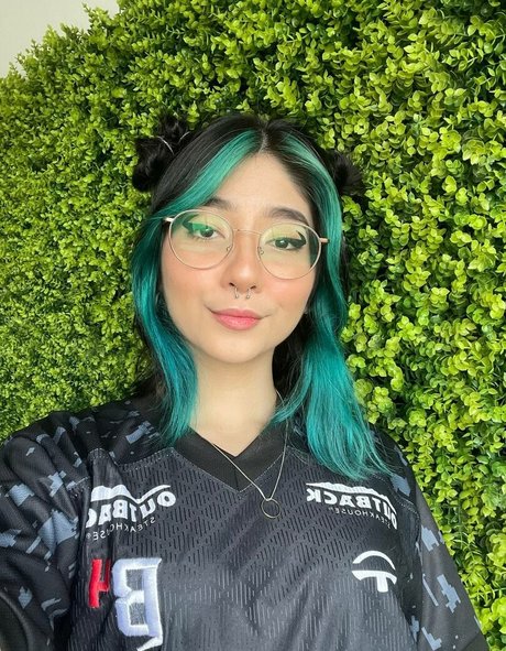 Tayhuhu star adult picture