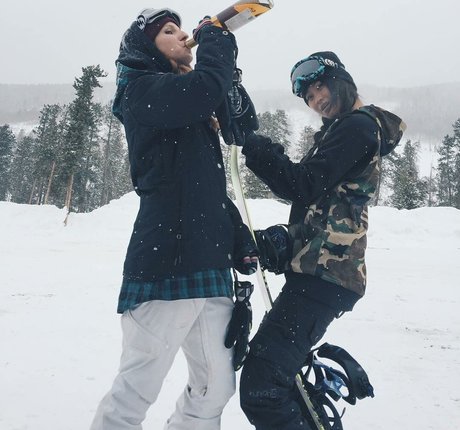 Mae Col sexy model pictures