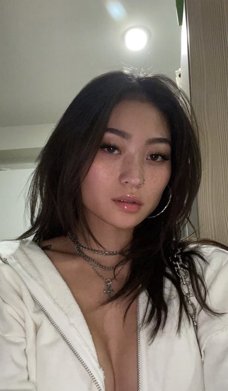 Mae Col star sexy images