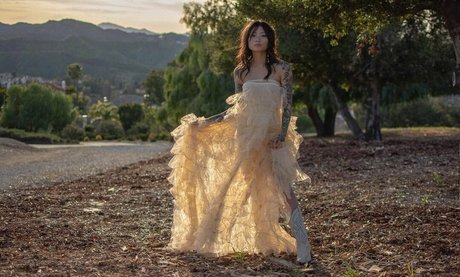 Mae Col beautiful model photo