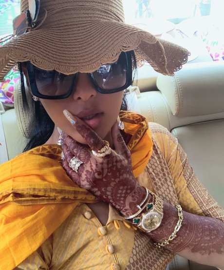 Amelia Maltepe exclusive star image