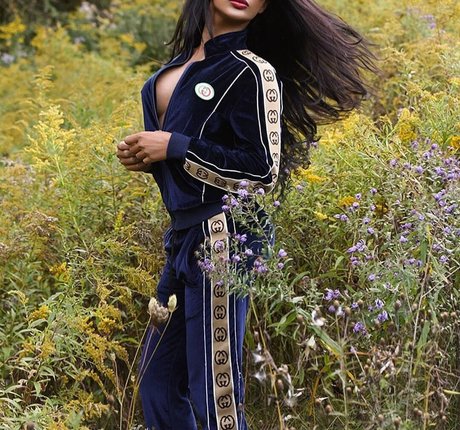 Amelia Maltepe model adult galleries