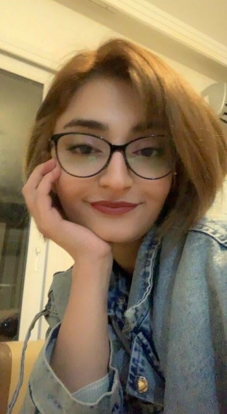 Celine Cinnamon model exclusive picture