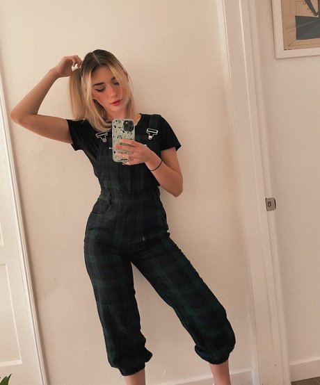 shelbygraces nude model photo