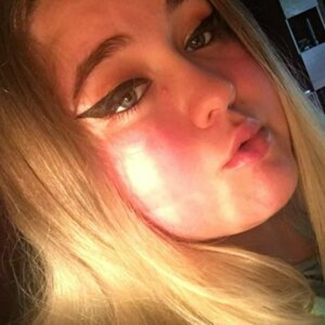 karmatheslut777 model erotic pic