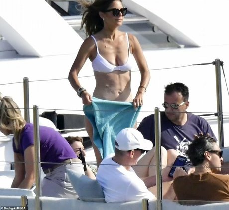 Maria Menounos star naked picture