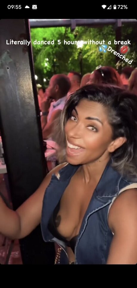 Nat uralla nude star pic