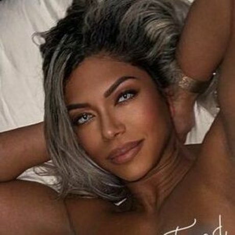 Nat uralla model adult gallery