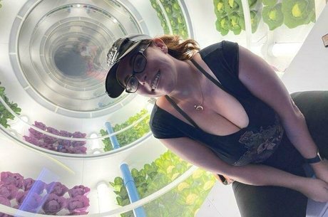 miss lollipop sexy pornstar image