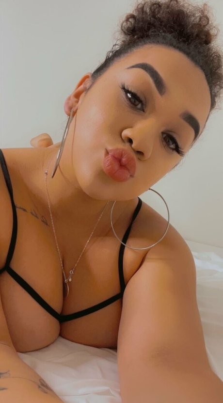 brittcuadra model adult image