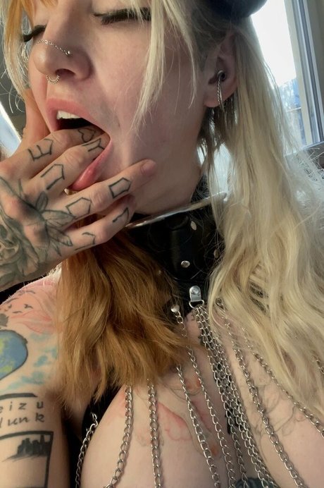 Mrs Nice nude model images