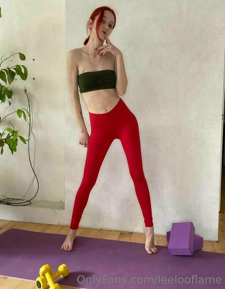 leelooflame erotic model photo