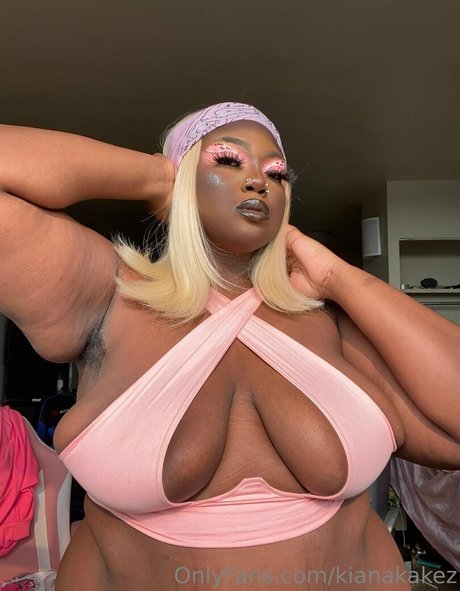kianakakez star naked photos