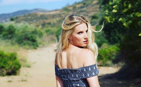 Heather Morris star sexy gallery