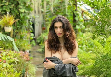 Unrealspicegirl erotic model images