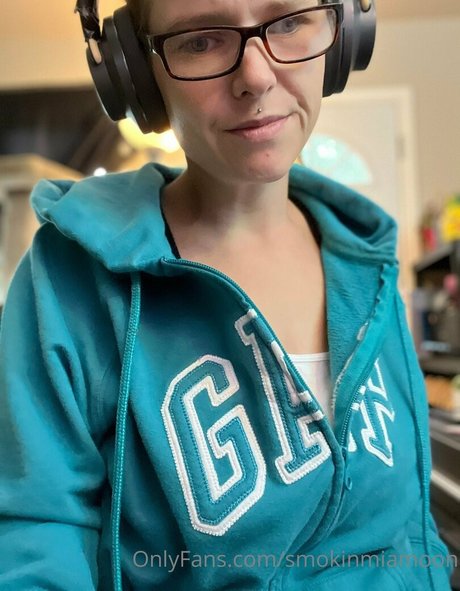 smokinmiamoon hot model pictures