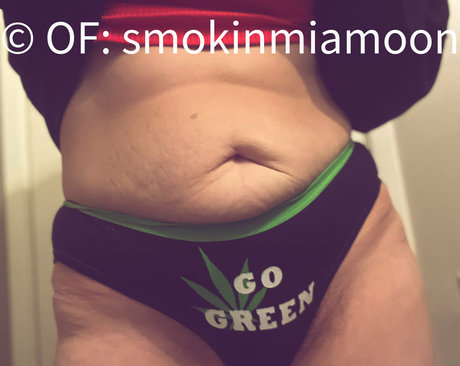 smokinmiamoon exclusive model image