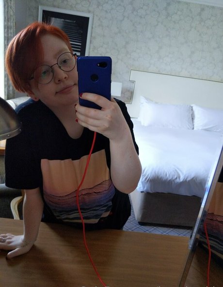 hugginrobin art model pics