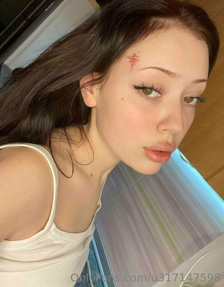 elliemooree xxx actress img