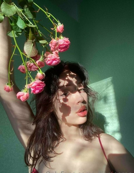 elliemooree pornstar free pics