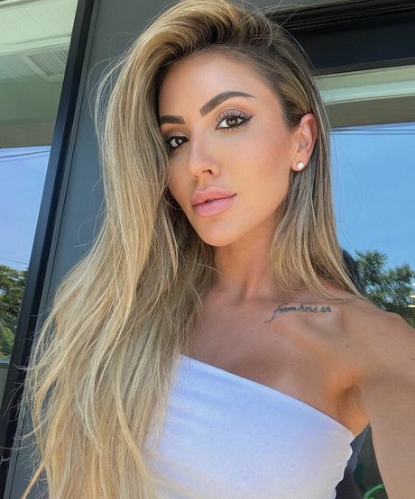 Danielle Vaughan erotic model pics