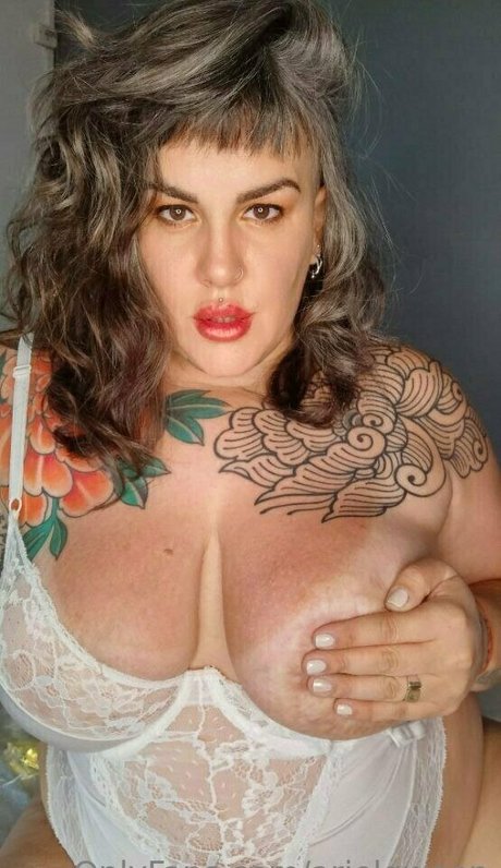 arielqween model perfect photo