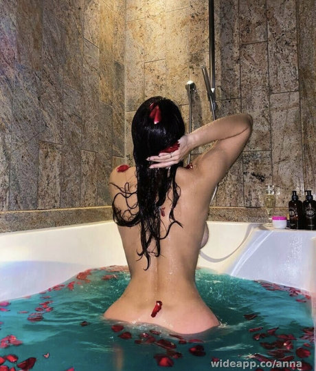 Anna Arevalo free model pictures