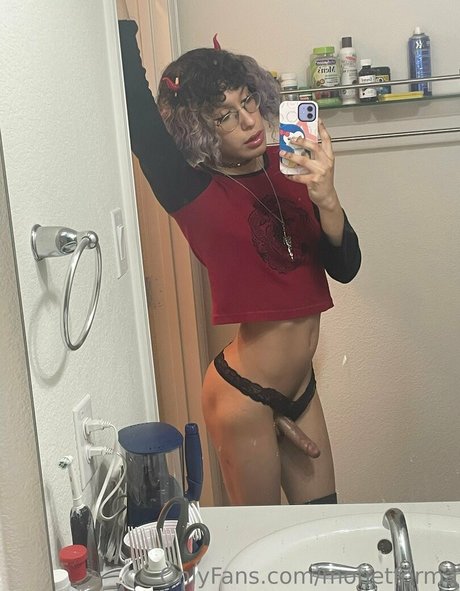 Monetforma model porn photo