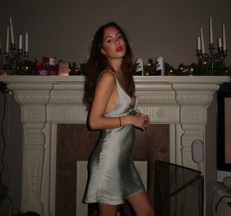 Saoirse Alicia Behzadi top actress pics