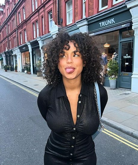 Paola Locatelli hd star pictures