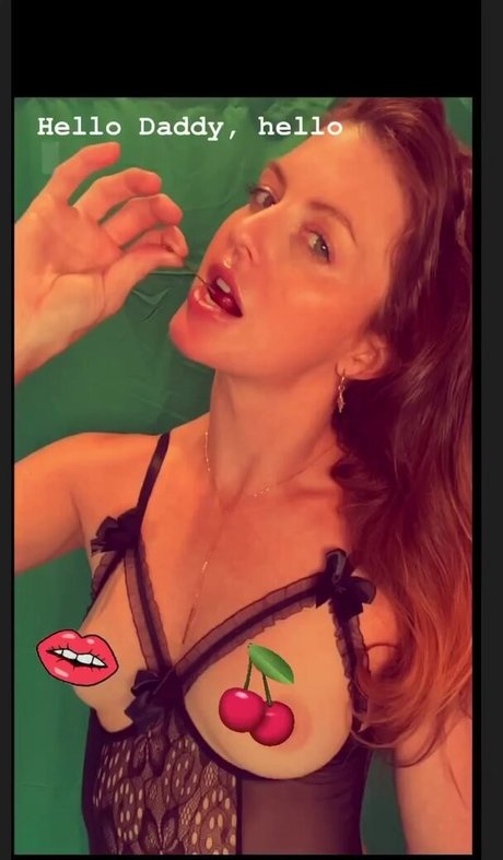 gingrbreadginny hot star pic