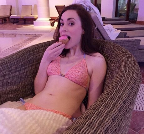 Rose And Rosie pornstar hd img