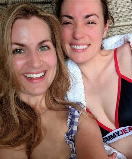 Rose And Rosie pornstar sex archive