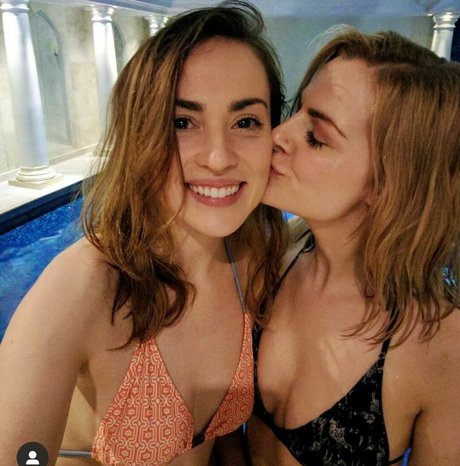 Rose And Rosie pornstar top image