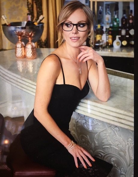 Michelle Dewberry beautiful star pic