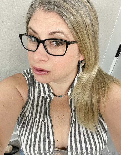 beautiful feet onlyfans top images