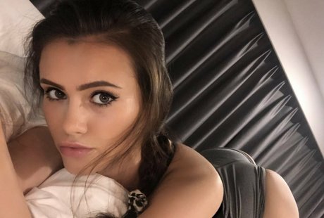 aammeezz erotic model image