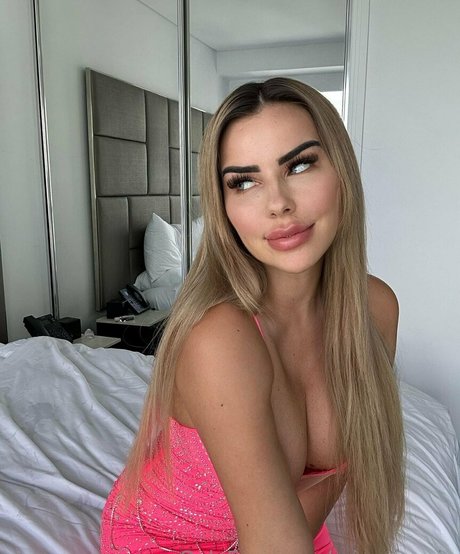 missninavip model images