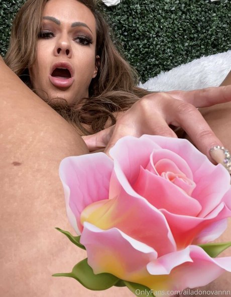 ailadonovannn star beautiful photo