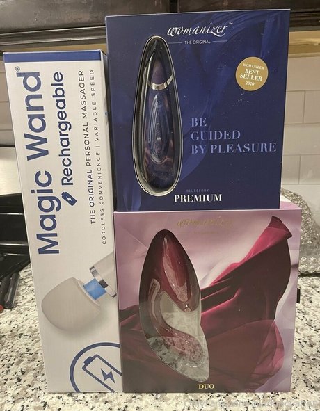 ailadonovannn hot model pics